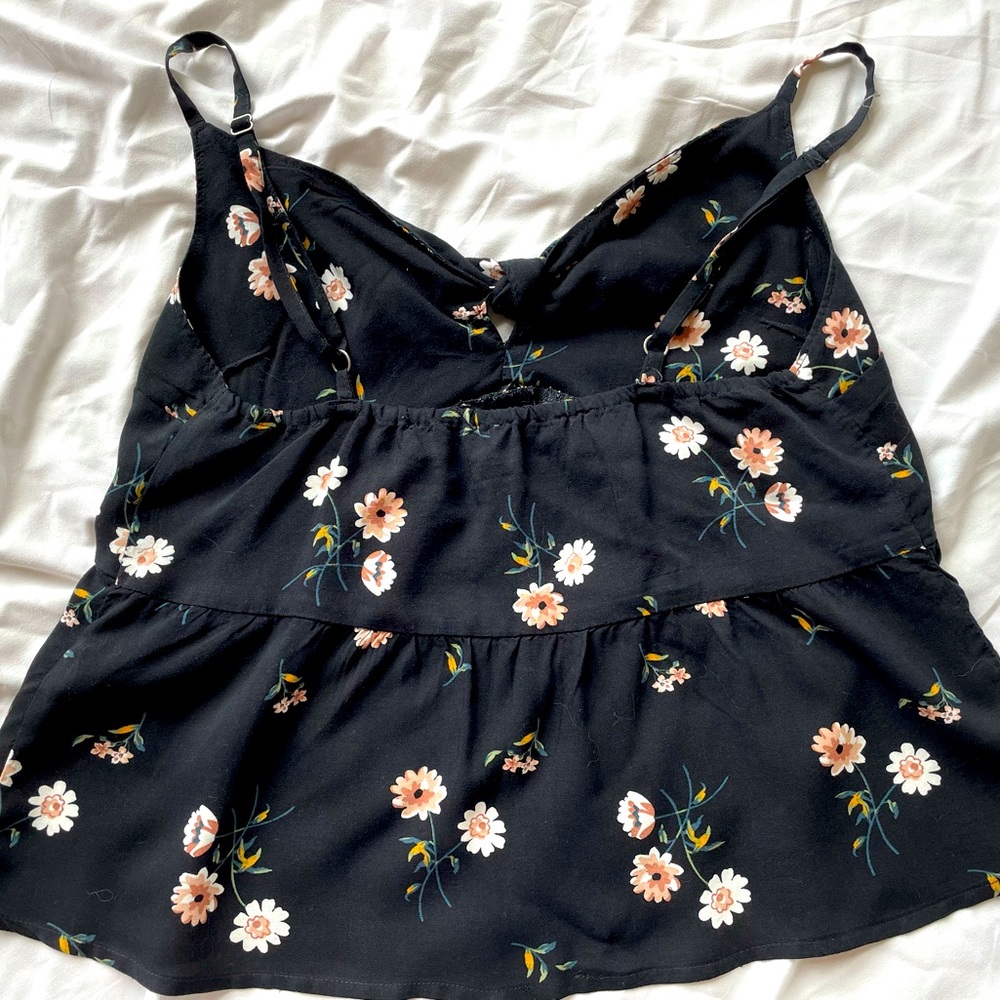 Hollister Floral Top - Picture 3 of 4